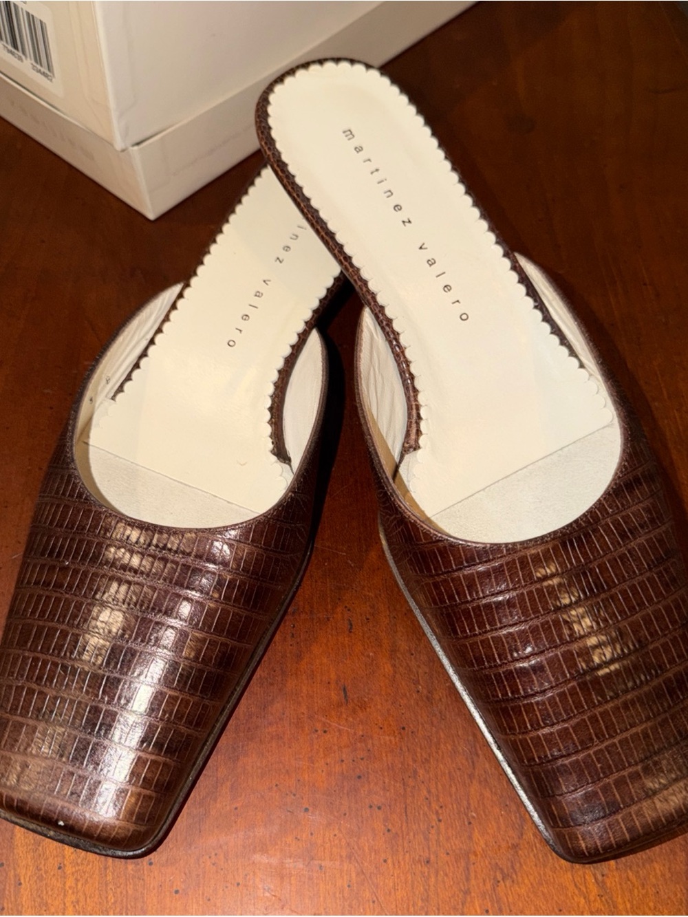 NEW Martinez Valero Brown Croc-Embossed Leather Slip-On Mules 9 low kitten heel